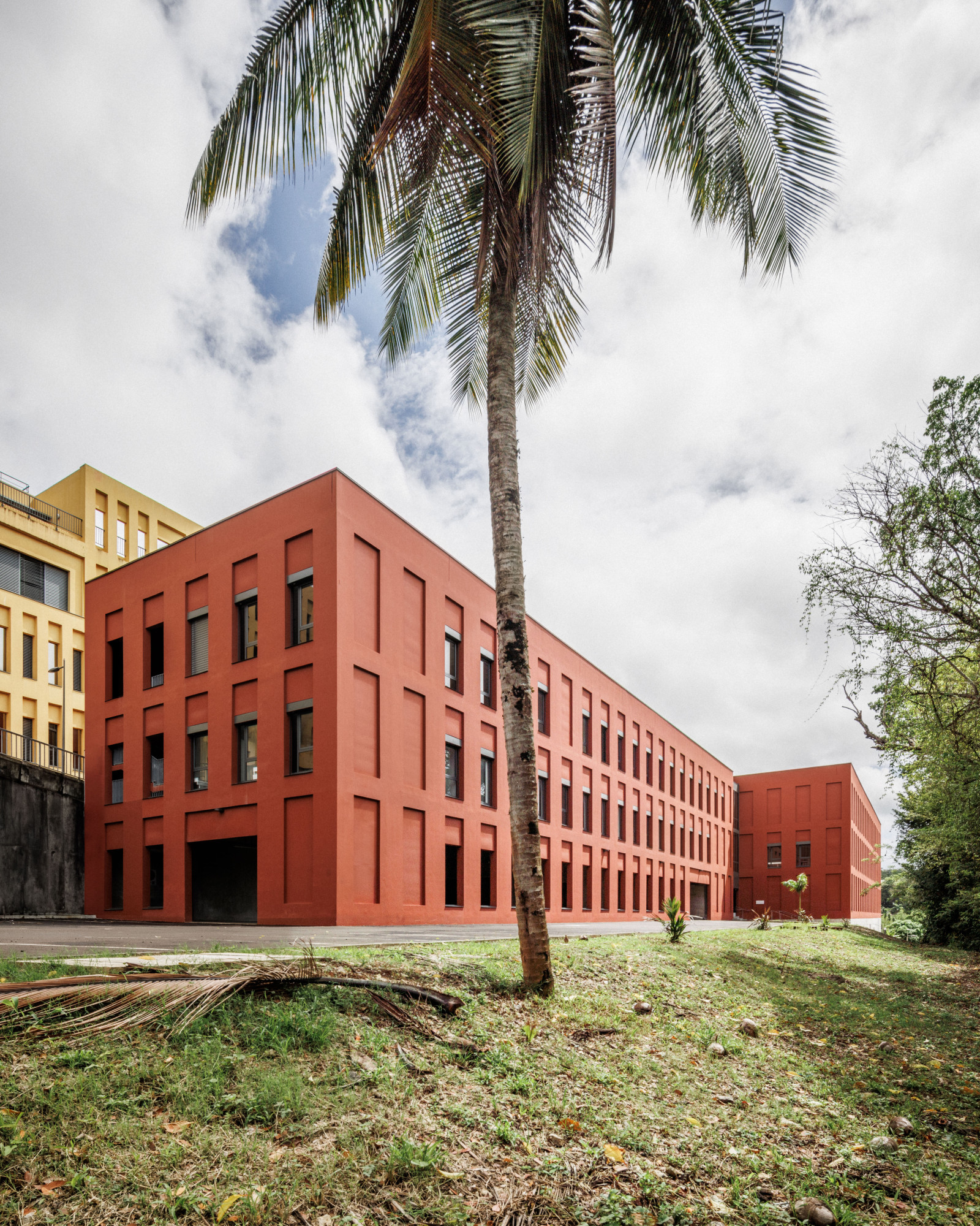 Brunet Saunier & associés, architecture, cyclotron, Martinique, Sogéa, health, hospital, Edeis, Hauss, Playtime, 11H45, University Hospital, Caribbean Nuclear Imaging Institute, ICIN